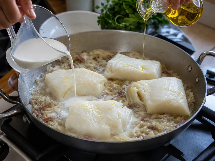 Баккала по-виченце: фото процесса приготовления — проверьте промежуточный вкус и состояние продукта перед переходом к финальной сборке