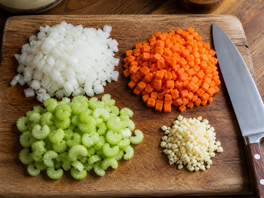 Крем-суп из тыквы по-итальянски | Фото подпункта 3 | Viva Cucina Крем-суп из тыквы по-итальянски: фото процесса приготовления — нарежьте, отмерьте и подготовьте ингредиенты для первого активного этапа, чтобы дальше работать без пауз